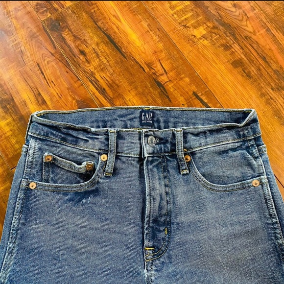 Gap Slim Stright Leg Jean. Size 26. - Picture 3 of 4